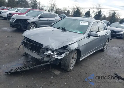 2010 Mercedes-Benz E 350 4Matic из США, поврежденный, VIN WDDHF8HB9AA060687